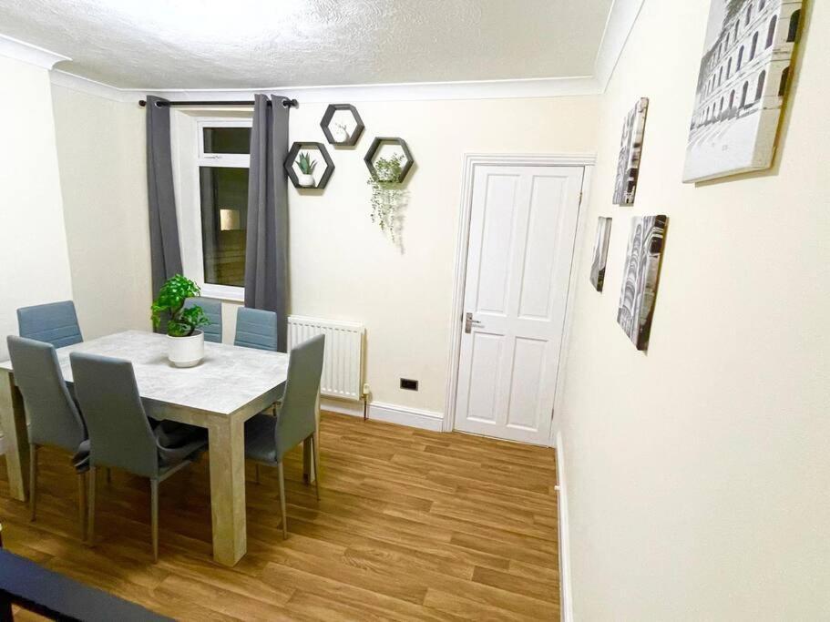 Charter House With Good Wifi Appartement Chatham  Buitenkant foto