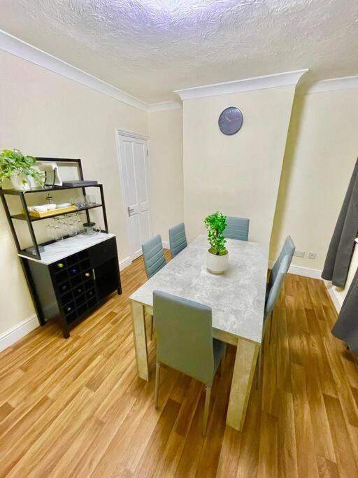 Charter House With Good Wifi Appartement Chatham  Buitenkant foto